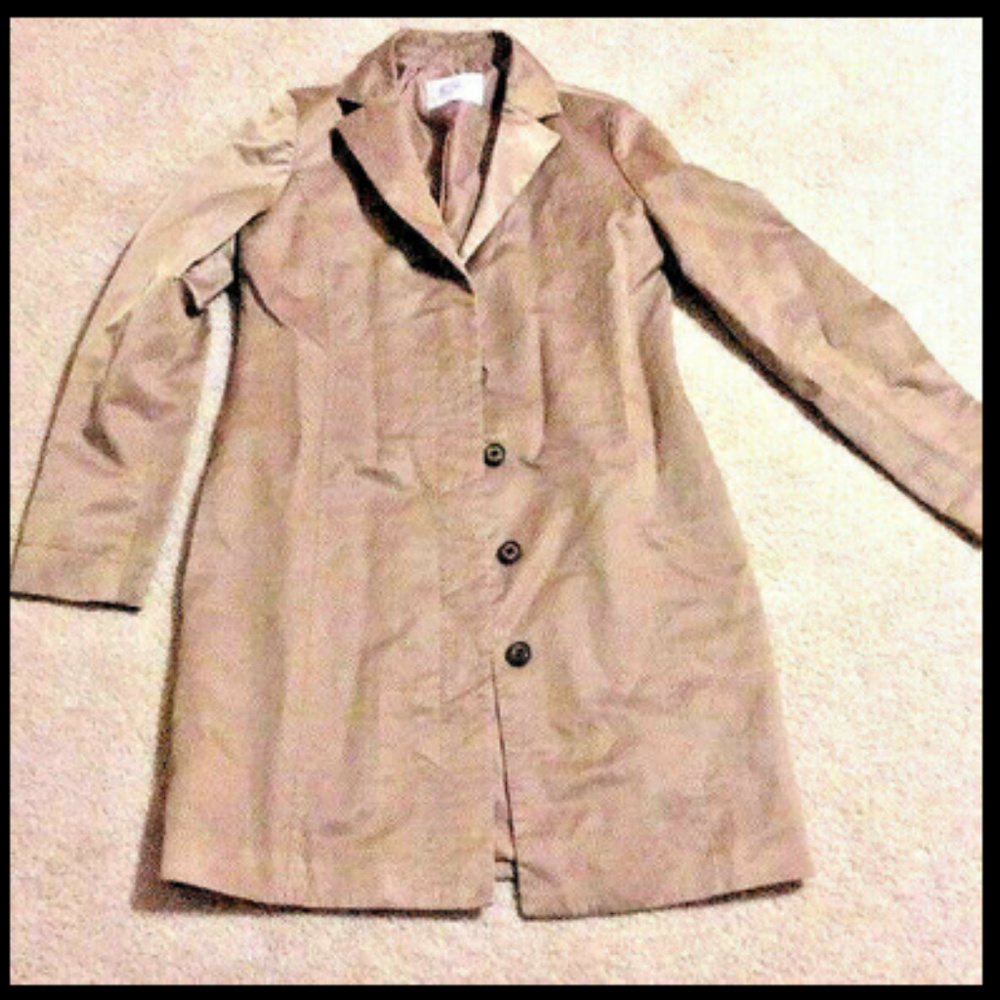 Maestro Billy Willy Coat Jacket Trench Sz M Tan w/ Gold Pockets Lined Buttons VG